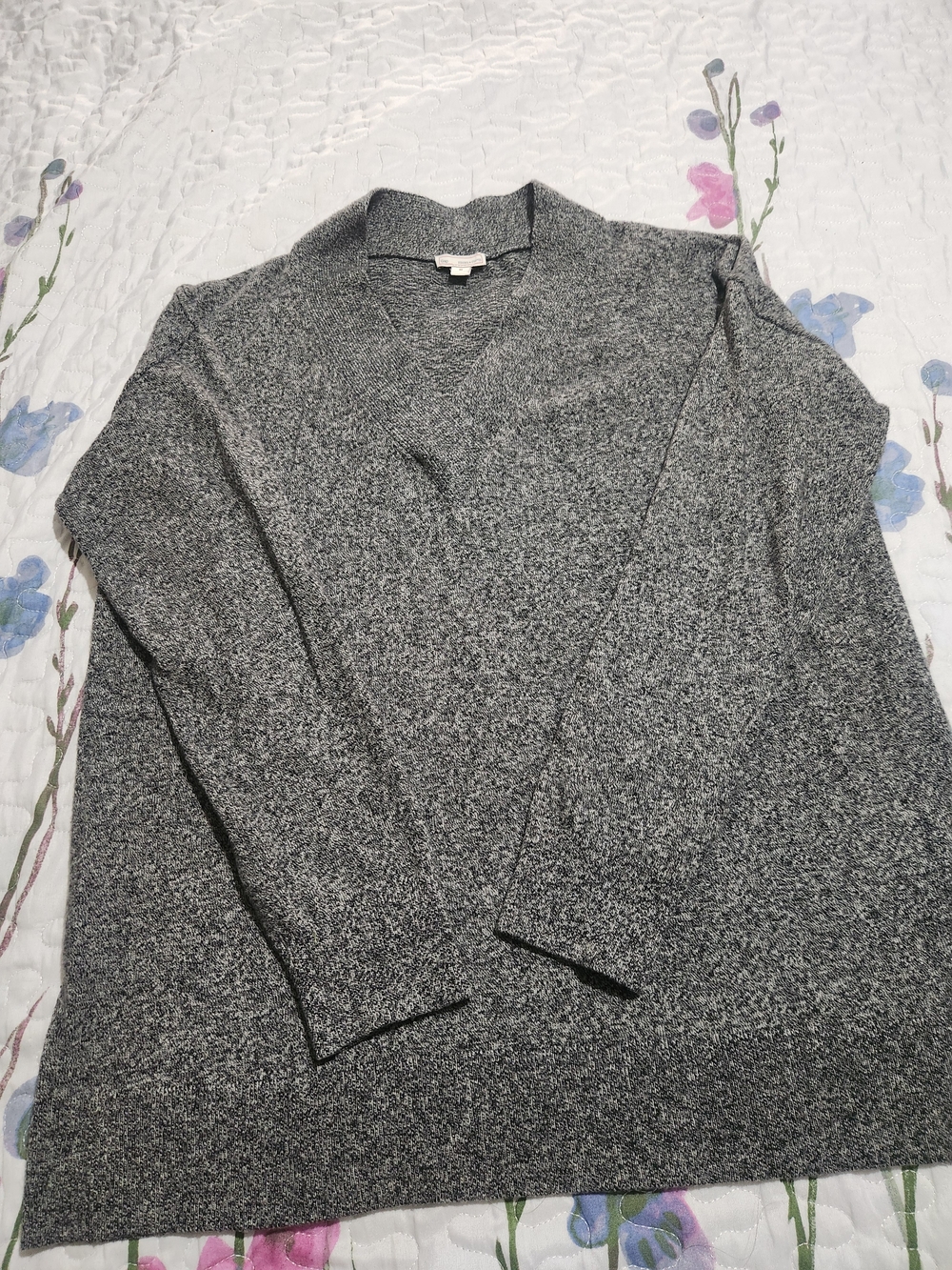 GAP Men's Gray Heather V-Neck Sweater